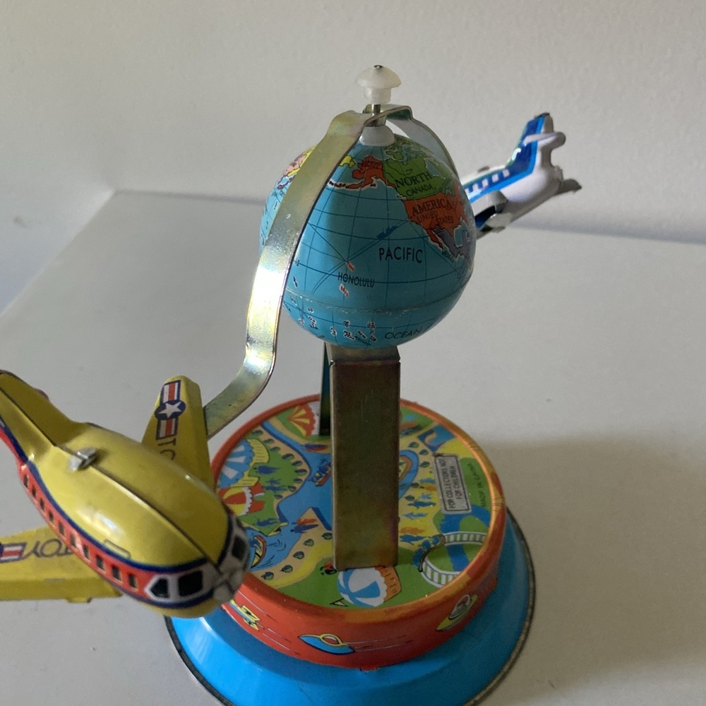 Vintage Retro Wind-Up Tin Metal Toy Universal Planes Fly Around Globe - Picture 6 of 10